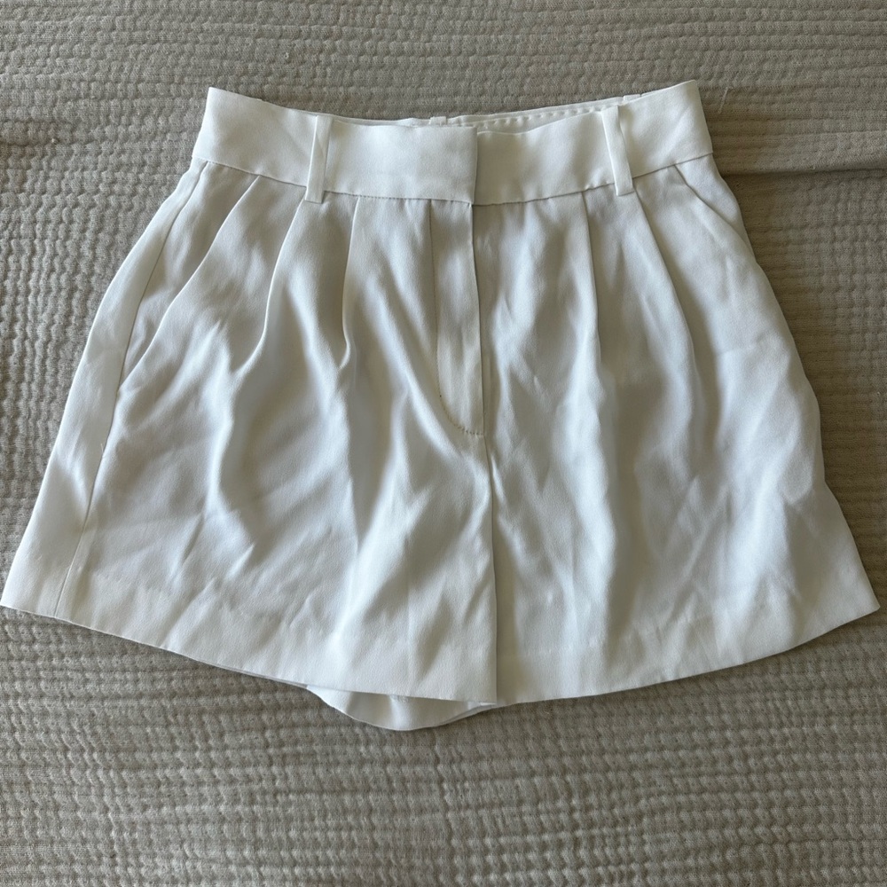 Babaton White Short